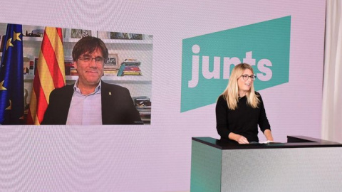 Elsa Artadi durant la cloenda del Congrés fundacional de Junts amb el president Puigdemont a la pantalla esperant per intervenir.JUNTS