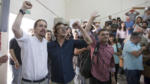 Pablo Iglesias, José María González y Juan Carlos Monedero, antes del acto. EFE/Román Ríos