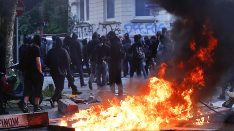 Barricadas arden ante manifestantes en Hamburgo. /REUTERS