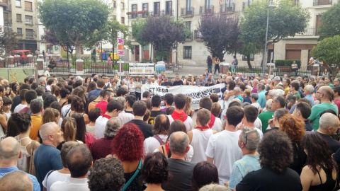 Concentración de familiares y amigos de los encausados en la Plaza de los Fueros. /PADRES DE ALTSASU