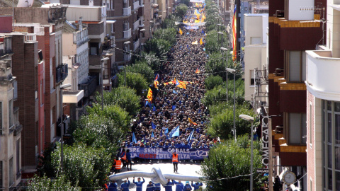 Una de les grans manifestacions en defensa del riu Ebre a Amposta. ACN