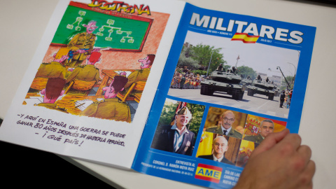 Contraportada y portada del número 111 (julio) de la revista 'Militares', editada por la Asociación de Militares Españoles. CHRISTIAN GONZÁLEZ