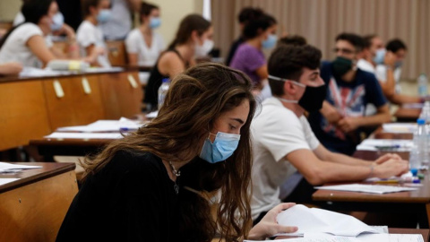 Alumnos en un aula universitaria / EFE