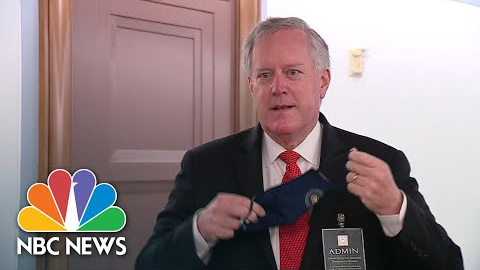 El jefe de personal de la Casa Blanca, Mark Meadows, se niega a hablar con la prensa con la mascarilla puesta