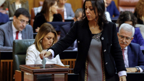 Marta Bosquet, de Ciudadanos, que ha sido elegida presidenta del Parlamento de Andalucía, durante su votación para elegir los miembros de la Mesa. EFE/Julio Muñoz