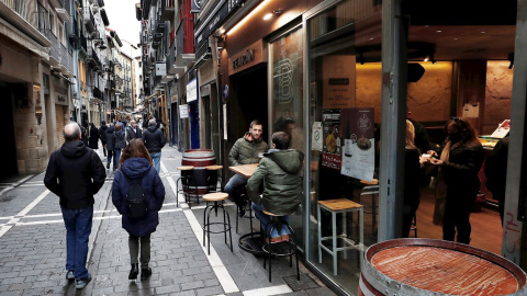 Aspecto que presentan las terrazas de algunos de los bares del Casco Viejo de Pamplona.-EFE