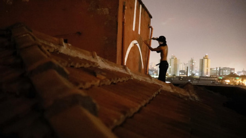 Un pixador en Sao Paulo. / NACHO DOCE (REUTERS)