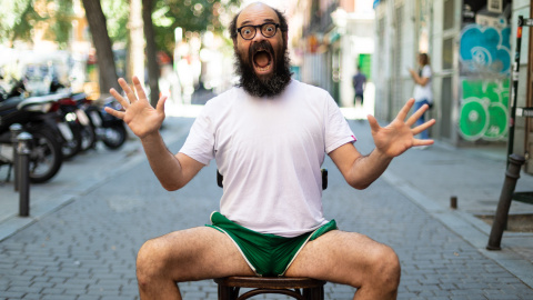 Ignatius Farray y su famoso grito sordo en mitad de Malasaña. CHRISTIAN GONZÁLEZ