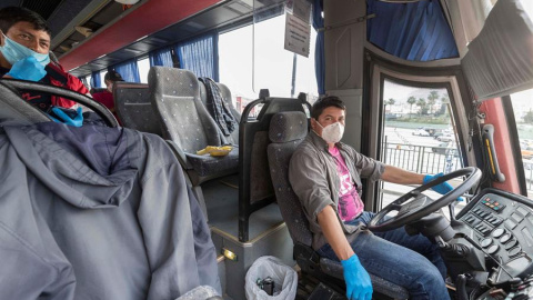 El conductor de un autobús de trabajadores agrícolas en Lorca, Murcia / EFE