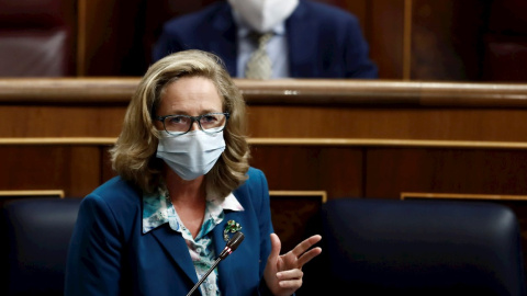 La vicepresidenta económica Nadia Calviño, durante su intervención en la sesión de control al Gobierno en el Congreso. EFE/ Mariscal