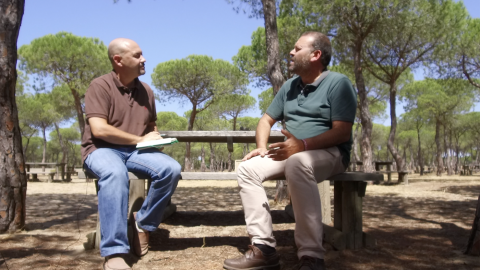 El periodista Ricardo Gamaza entrevista a Juan Pedro Castellano, director de Doñana