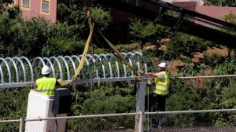 Instalan en Ceuta los primeros tubos antitrepados que sustituyen a las concertinas