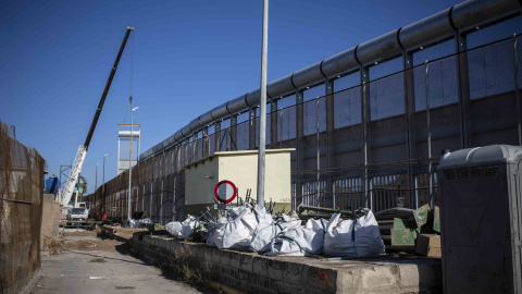 Construcción de la nueva valla de Melilla. JAIRO VARGAS