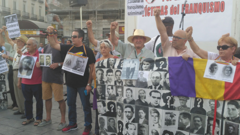 Concentración en la Plaza del Sol por las victimas del franquismo. / Julia González