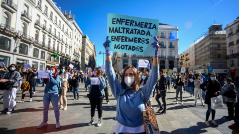 La manifestación de enfermeros bajo el lema "La vocación no justifica la explotación" tenía el objetivo de reivindicar más protección y recursos para la lucha contra la pandemia de coronavirus en la Madrid. /Europa Press /Ricardo Rubio