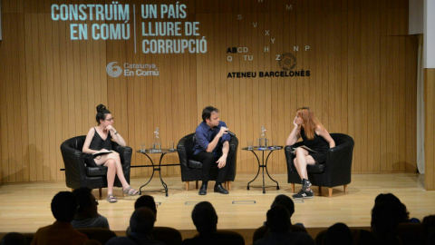 Luisa Izuzquiza, d'Access Info Europe; Jaume Asens, tinent d'alcalde i Jessica Albiach, coordinadora de Feminismes i Transparència.