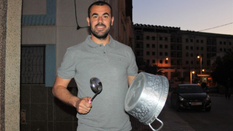 El activista marroquí Nasser Zefzafi, líder del movimiento popular detenido en mayo, durante una protesta en la ciudad norteña de Alhucemas el 6 de mayo de 201.-AFP