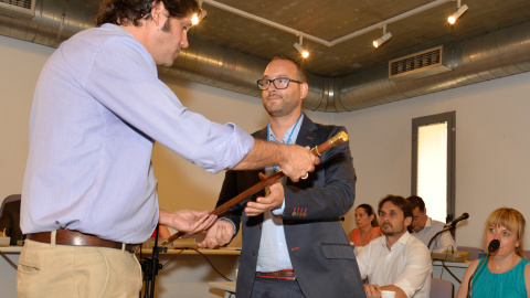 Guillermo Gross cede a Serafín Faraldos el bastón de mando de Valdemoro.