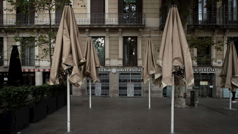 Una terraza de la céntrica Plaza Universidad de Barcelona permanece cerrada | EFE