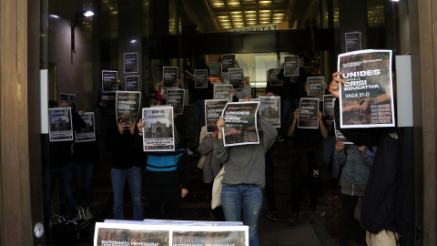 Acció d'aquest dilluns en què estudiants van ocupar la seu del Departament d'Empresa i Coneixement. ACN