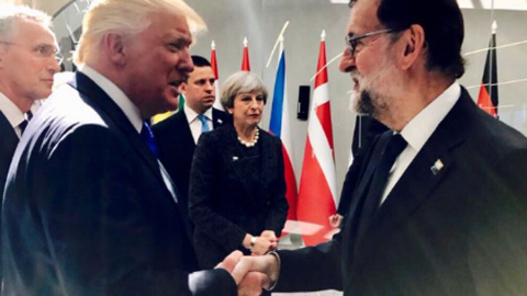 Rajoy, con Trump en la cumbre de la OTAN.