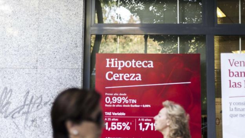 La banca reconoció a finales de octubre "cierta ralentización" en la firma de hipotecas - EFE