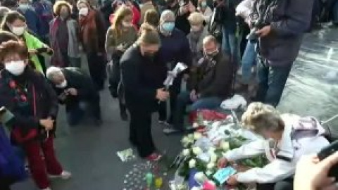 París rinde homenaje al profesor decapitado por enseñar caricaturas de Mahoma en clase