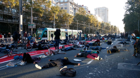 Acció de fa unes setmanes per reclamar la reducció del vehicle privat a Barcelona. ACN