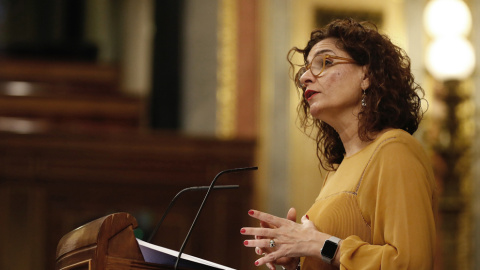 La ministra de Hacienda, María Jesús Montero, en la tribunal del pleno del Congreso. EFE/ J.P.Gandul