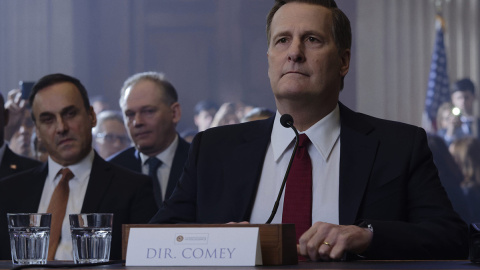 Jeff Daniels interpretando a James Comey en " La Ley de Comey