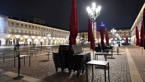 20/10/2020.- Bares y restaurantes cerrados en el centro de Turín, Italia. / EFE