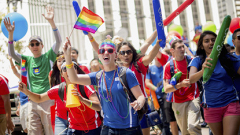 Empleados de Google y YouTube en la marcha del orgullo de San Francisco en 2014. REUTERS