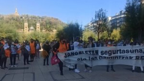 Concentración de trabajadoras de comedores escolares en huelga