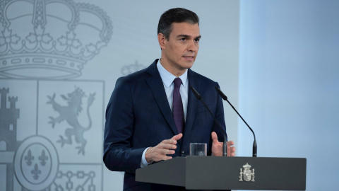 MADRID, 23/10/2020.- El presidente del Gobierno, Pedro Sánchez, da una rueda de prensa en el Palacio de La Moncloa, en Madrid, este viernes. EFE/Pool Moncoa/Borja Puig de la Bellacasa