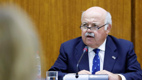 30/08/2019.- El consejero de Salud y Familias, Jesús Aguirre, durante su comparecencia este viernes en el Parlamento andaluz para informar sobre el brote de listeriosis relacionado con el consumo de carne mechada contaminada, del que se han confirmado 20