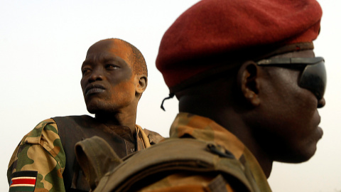 El ejército de Sudán del Sur, o los soldados del SPLA, en un camión camino de Panakuach.-  REUTERS / Goran Tomasevic