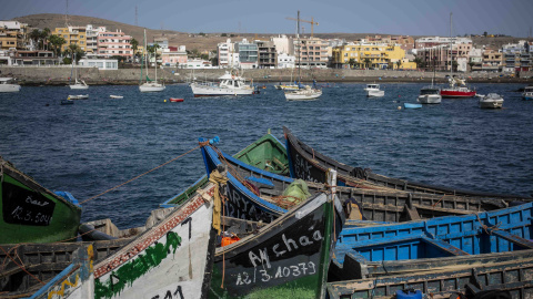 Varias pateras utilizadas por los migrantes en el muelle de Arguineguín, Gran Canaria.- JAIRO VARGAS