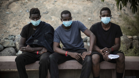 Soungalo, Bemba y Boubaka, tres jóvenes malienses que llegaron en septiembre a Canarias tras seis días en una patera.- JAIRO VARGAS