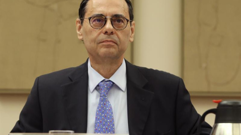 GRA026. MADRID, 25/07/2017.- El ex gobernador del Banco de España, Jaime Caruana, hoy durante su comparecencia en la Comisión de Investigación del Congreso de los Diputados, en Madrid, que investiga el origen de la crisis y el rescate bancario, para ex