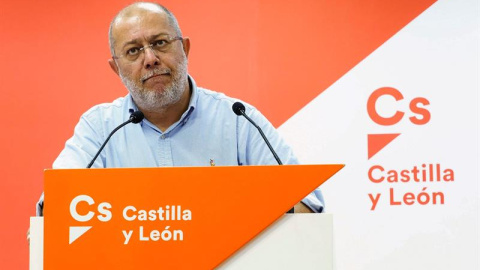 25/06/2019.- El candidato de Cs a la Presidencia de la Junta de Castilla y León, Francisco Igea, ofrece una rueda de prensa para realizar una valoración de la situación política y el estado de la negociación del Gobierno en Castilla y León. EFE/R. G