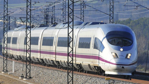 Imagen de archivo de un tren de Renfe. EFE