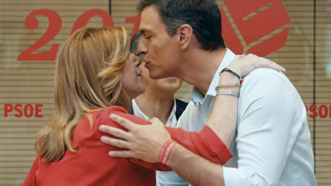 Susana Díaz y Pedro Sánchez se saludan al principio del debate. | EFE