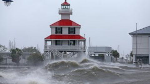 El huracán Ida oscurece Nueva Orleans: Un millón de personas no tiene electricidad