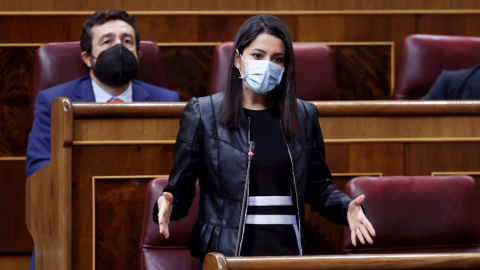 Imagen de Inés Arrimadas, líder de Ciudadanos, interviniendo en una sesión de control al Gobierno. - EFE