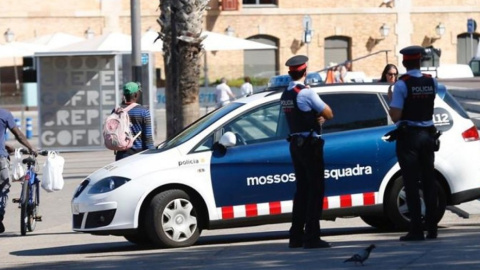 Imagen de archivo de dos Mossos d'Esquadra. - EFE