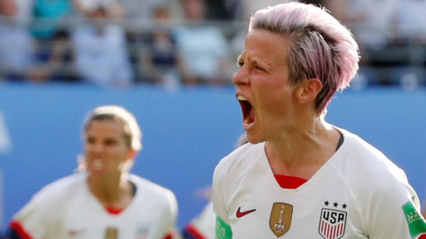 Megan Rapinoe celebra uno de los goles contra España. Reuters