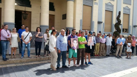 Minuto de silencio ante el Palacio de la Asamblea de Melilla