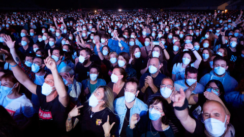 Concierto de Love of Lesbian, en el Palau Sant Jordi de Barcelona.