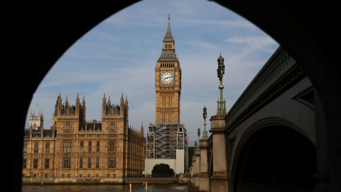 La Elizabeth Tower del edificio del Parlamento británico en Londres, donde está instalado el famoso 'Big Ben'. REUTERS/Neil Hall