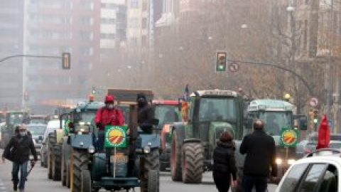 Unió de Pagesos reclama amb tractorades arreu del país mesures urgents de suport a l'agricultura i la ramaderia